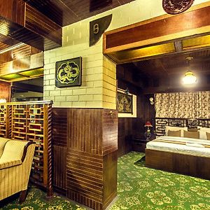 Deluxe Queen Suite